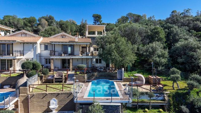 Villetta a schiera in residenziale in Via delle Orchidee 99