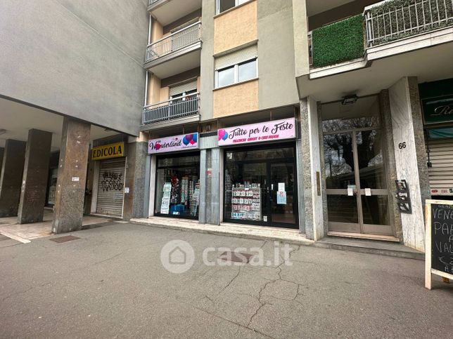 Attività/licenza (con o senza mura) in commerciale in Corso Francia 66