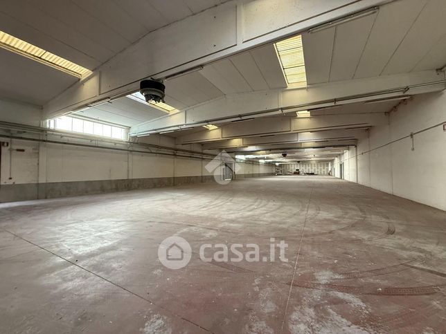 Capannone in commerciale in Via Roma 180