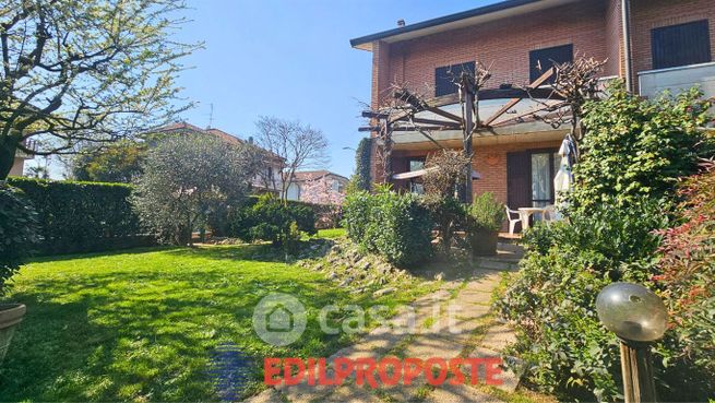 Villetta a schiera in residenziale in Via Cesare Cantù 7