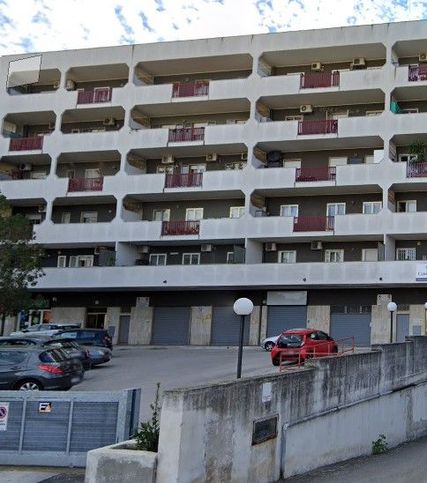 Negozio/locale commerciale in commerciale in Via Papa Giovanni Paolo I'