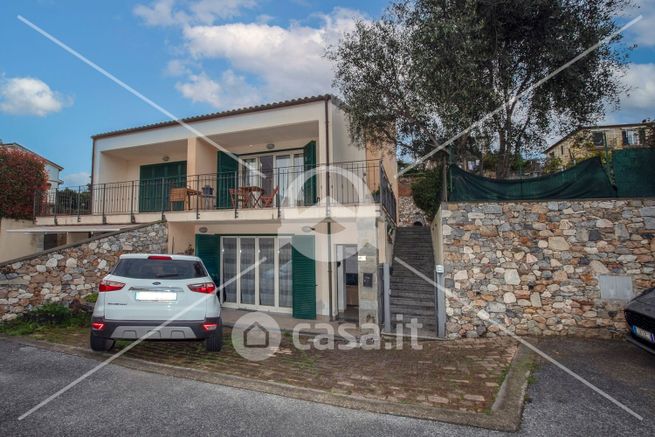 Villetta a schiera in residenziale in Via P. G. Maineri 4