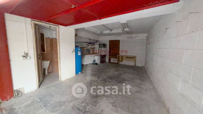 Garage/posto auto in residenziale in Via degli Eucalipti