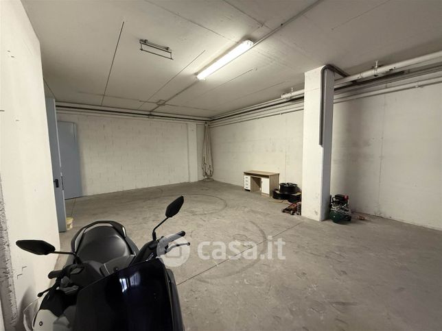 Capannone in commerciale in Largo Vittorio Boschetti 12