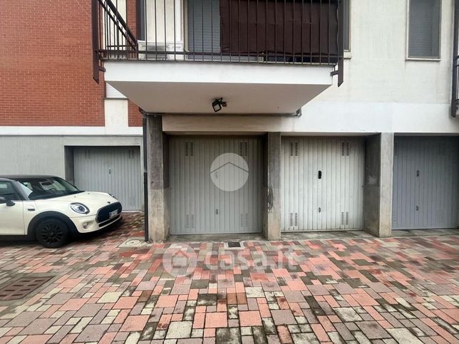 Garage/posto auto in residenziale in Via Masaccio 4