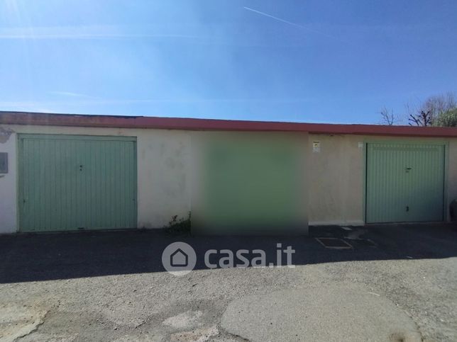 Box/posto auto in residenziale in Via Sisto IV