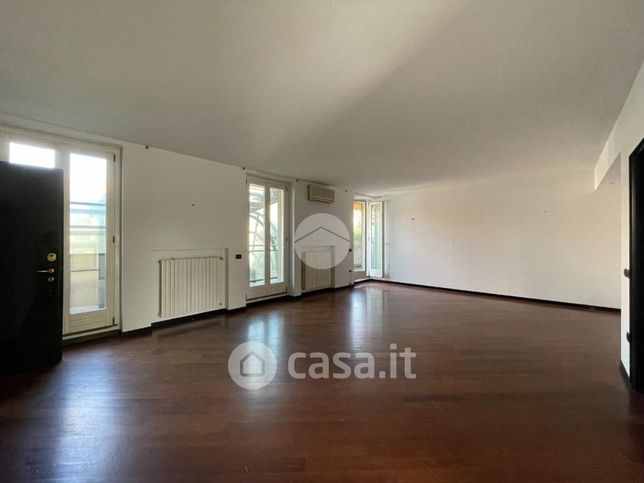 Ufficio in commerciale in Via IV Giugno 32