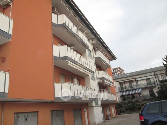 Appartamento in residenziale in Via Fortore 5