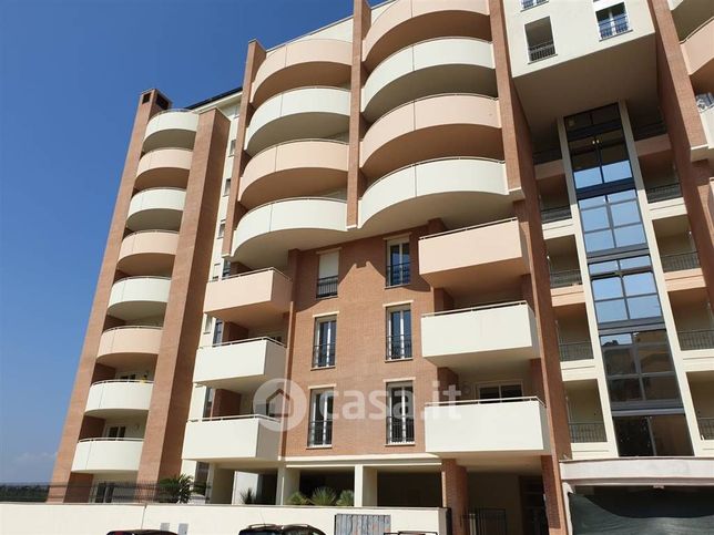 Appartamento in residenziale in Via Giuseppe Giacosa 13