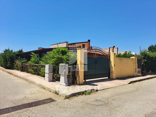 Villetta a schiera in residenziale in Via delle Begonie