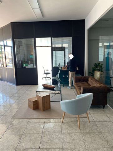 Ufficio in commerciale in Via Torconca