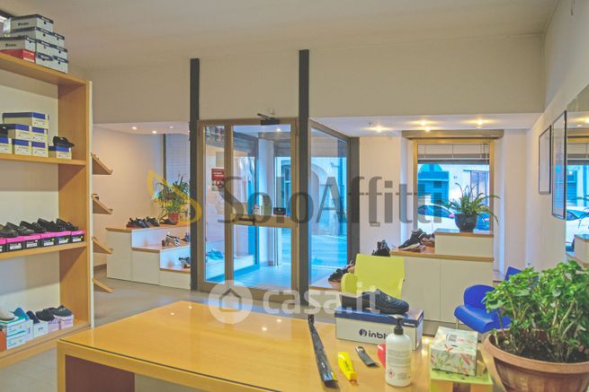 Negozio/locale commerciale in commerciale in 