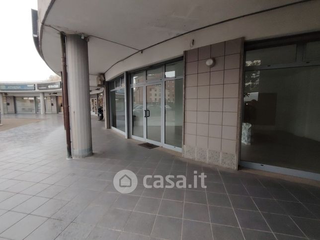Negozio/locale commerciale in commerciale in Via Vincenzo Cardarelli 4 /a
