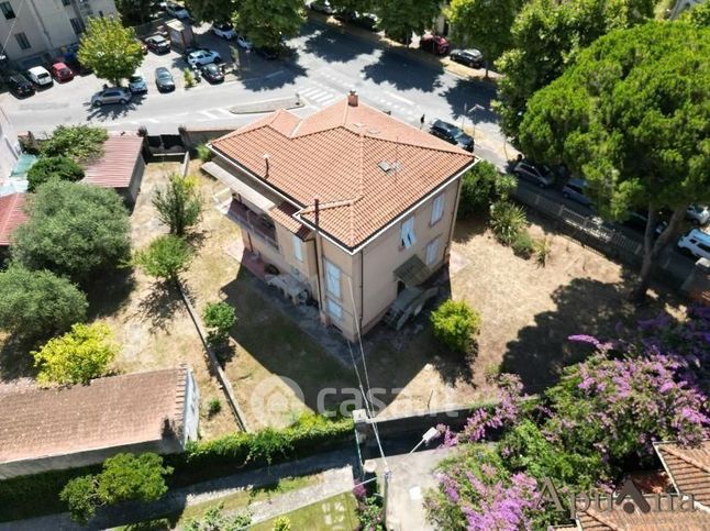 Villa in residenziale in Viale Stazione 54