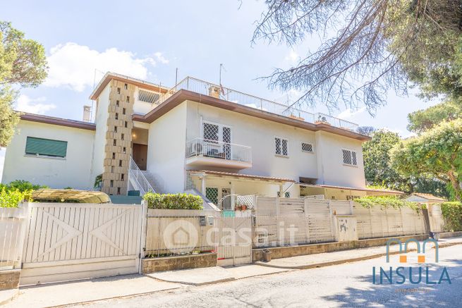 Attico/mansarda in residenziale in Via Porto Azzurro 24