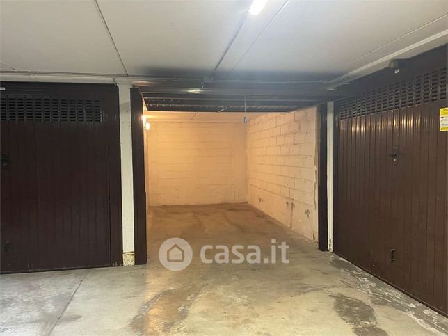 Garage/posto auto in residenziale in Via Dante Alighieri 18