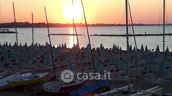 Attività/licenza (con o senza mura) in commerciale in Viale Ortigara