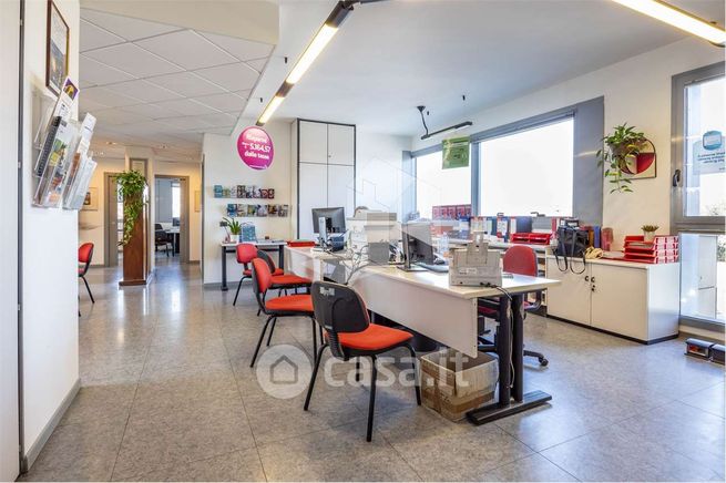 Ufficio in commerciale in 