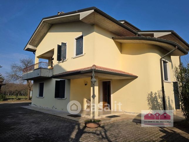 Casa indipendente in residenziale in Strada Longara