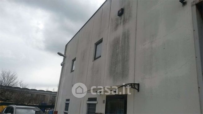 Capannone in commerciale in Via Giacomo Pantaleoni 2