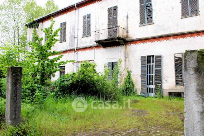 Rustico/casale in residenziale in Via Dalmazio Birago 54