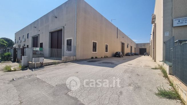 Capannone in commerciale in Via Manfredonia 106