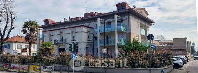 Appartamento in residenziale in Via F. Confalonieri 133
