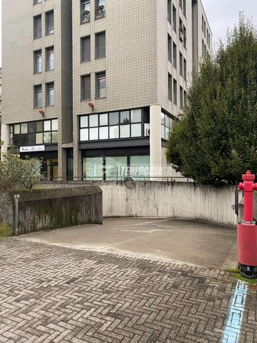 Box/posto auto in residenziale in Via Adua