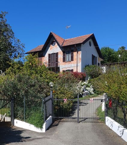 Casa indipendente in residenziale in Via Bricco Roveda 12