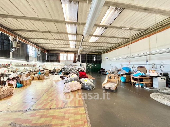 Capannone in commerciale in Via Guido Ruggiero