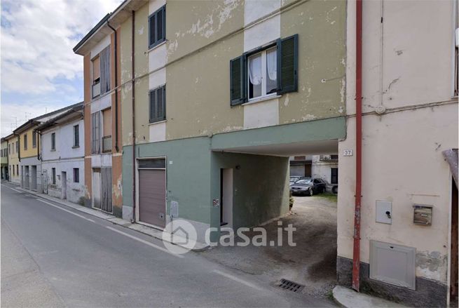 Casa indipendente in residenziale in Via IV Novembre 37