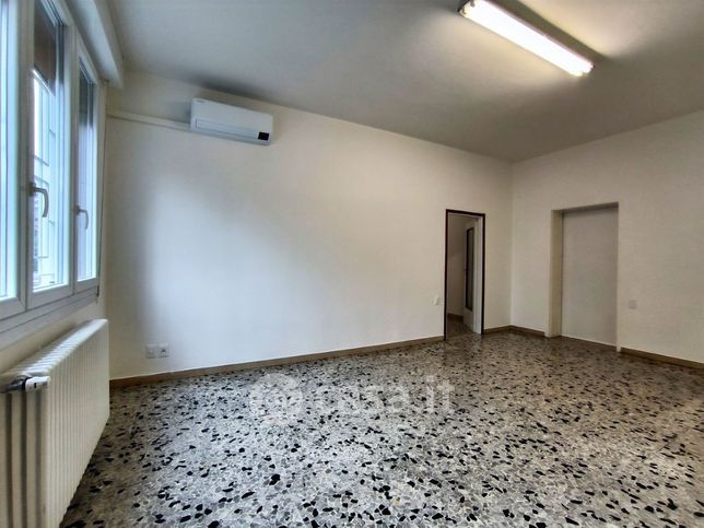 Ufficio in commerciale in 