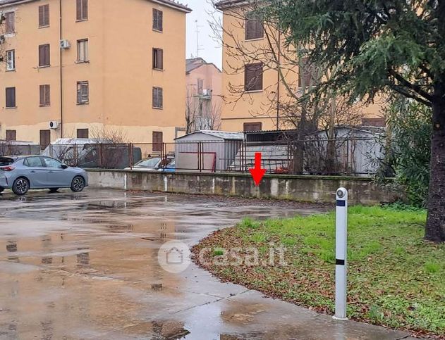 Box/posto auto in residenziale in Via Monsignor Libero Meriggi