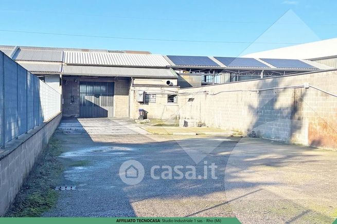 Capannone in commerciale in Via Brughiera 28