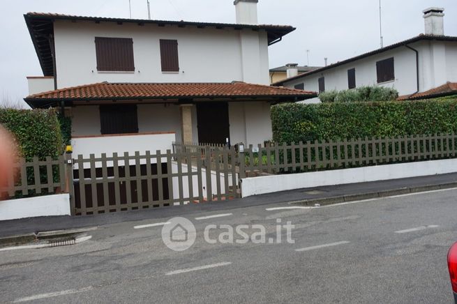 Villa in residenziale in 