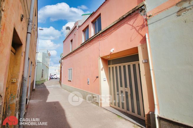 Casa indipendente in residenziale in Via Farina 5