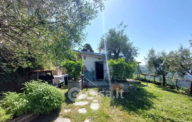 Casa indipendente in residenziale in Via Capezzano Monte