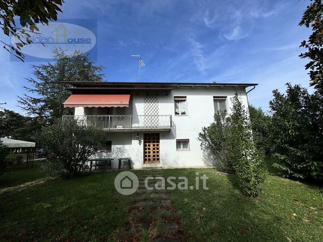 Casa bi/trifamiliare in residenziale in Via Fascinata 117