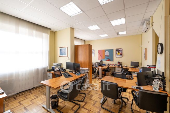 Ufficio in commerciale in Piazza IV Novembre 6