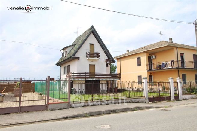 Villa in residenziale in Via G. di Vittorio 41