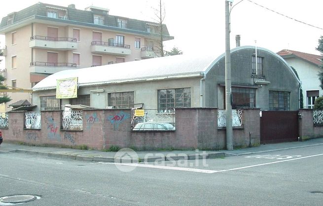Capannone in commerciale in Via Elba 18