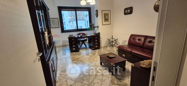 Ufficio in commerciale in 