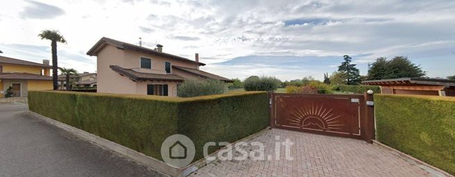 Casa indipendente in residenziale in Via Tre Santi 43