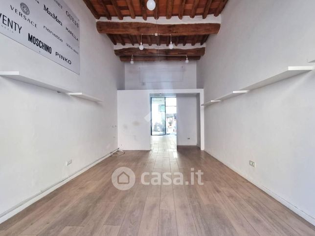 Box/posto auto in residenziale in Via Cavour 25