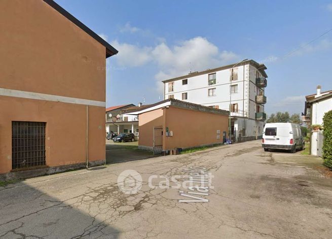 Box/posto auto in residenziale in Via Inello 1