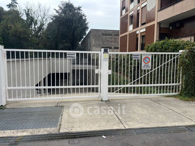 Box/posto auto in residenziale in Via Giuseppe Rovani 71