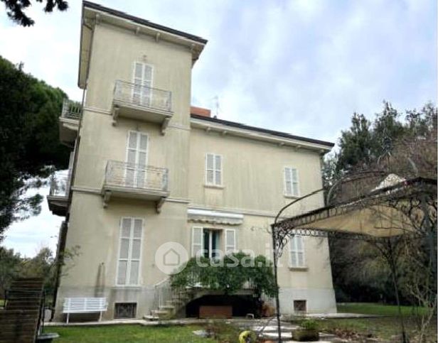 Villa in residenziale in Via Foglino 32
