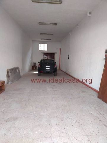 Capannone in commerciale in 