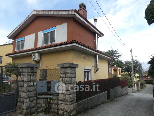 Casa indipendente in residenziale in Via Ermada 34