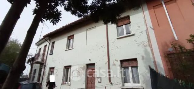 Villetta a schiera in residenziale in Via della Stazione 49